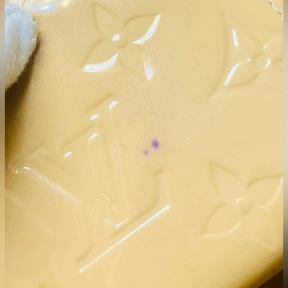 EUC Louis Vuitton Cream Envelope Carte de Visite Monogram Vernis Wallet - Picture 15 of 15